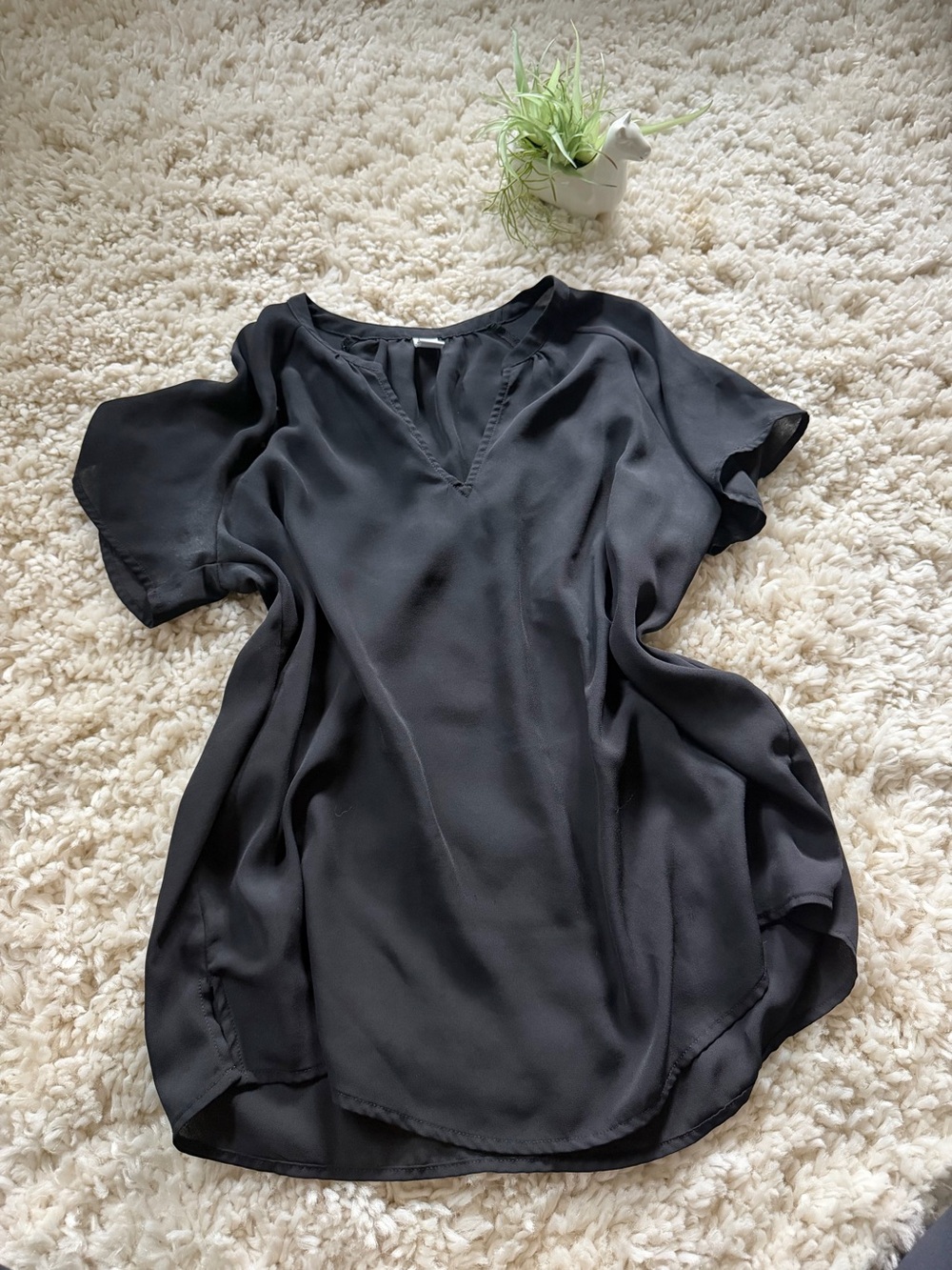 Women's Gap Flowy silky summer cute date Black V-Neck Short Sleeve Tunic Top